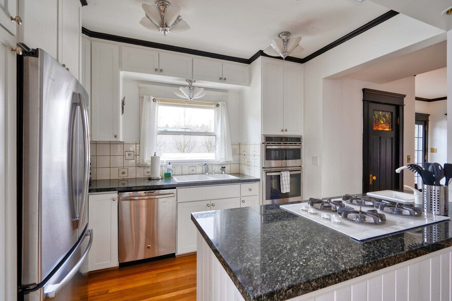 Building Photo - 2104 NW Everett St