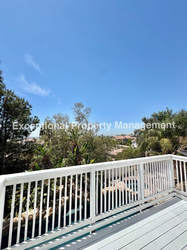 Building Photo - Ready to move in 4 bed 3 bath pool home