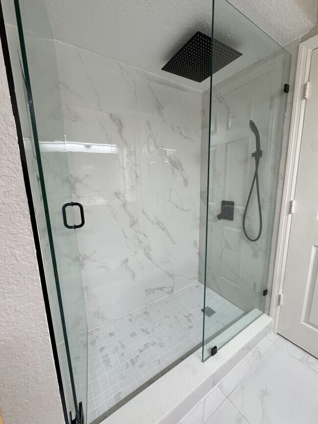 Building Photo - The Grande Downtown - REMODELED 1 Bedroom Available for rent NOW!