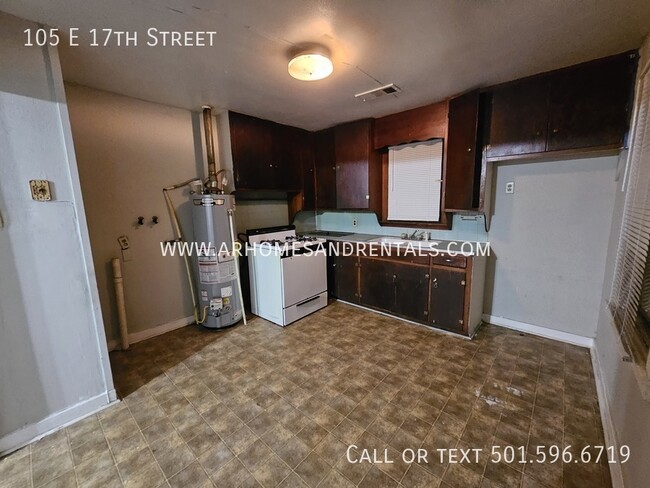 Building Photo - 105A E. 17th Street | 2 Bedrooms | 1 Bathroom