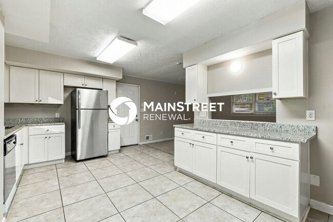 Building Photo - 3 Bedroom Pet-Friendly Home in Lithonia, GA with Main Street Renewal