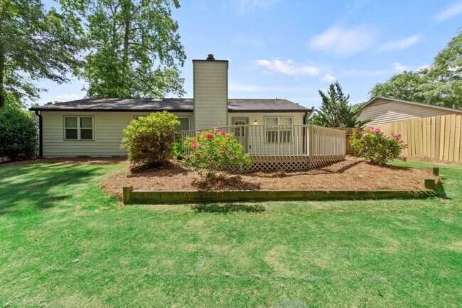 Building Photo - 102 Fen Way