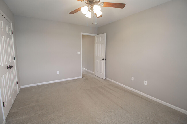 Building Photo - 5000 Derby Ridge Dr