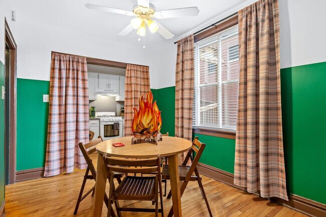 Building Photo - 3553 N Racine Ave