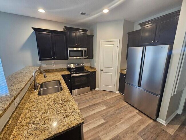 Building Photo - Chapin Home