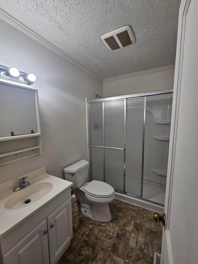 Building Photo - 418 Palm Dr S