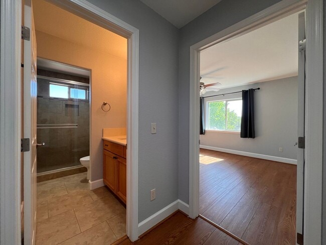 Building Photo - FANTASTIC 2 STORY HOME, 3 bedroom, 2.5 bat...