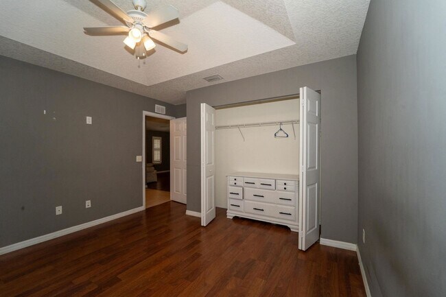 Building Photo - 841 Helen St