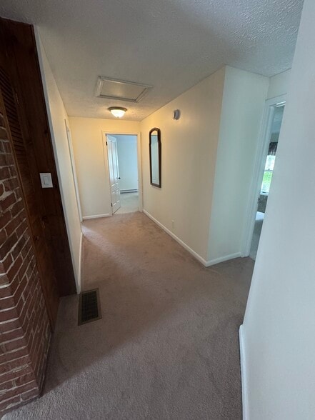 Building Photo - 72 Oceanside Dr