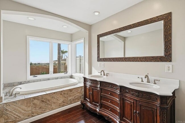 Building Photo - 2205 Cameo Rd