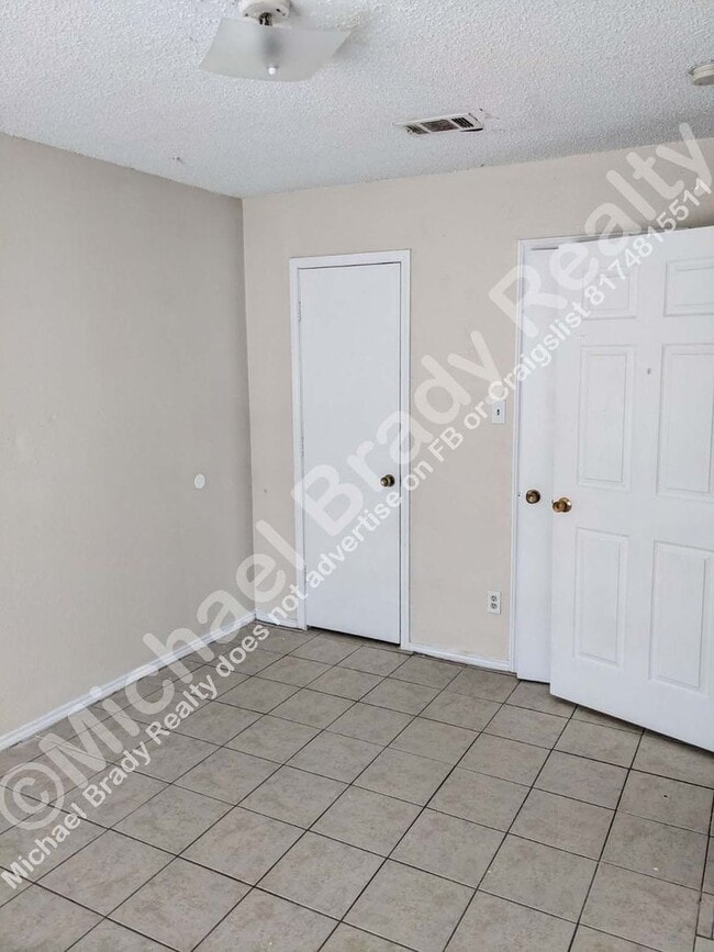 Building Photo - 3262 Matthews Dr
