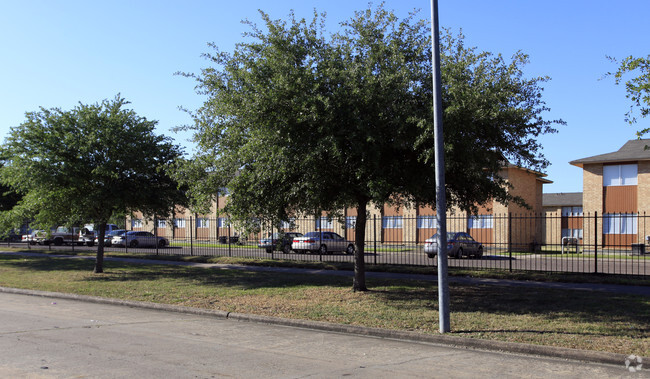 Primary Photo - Wesley Square Apartments