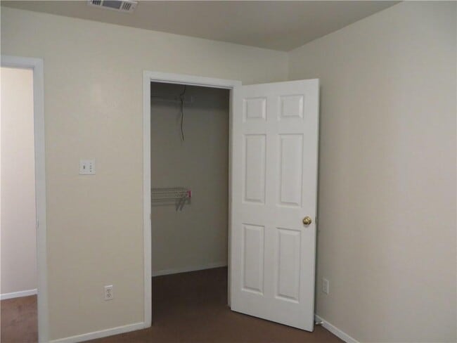 Building Photo - 2218 Katy Ln
