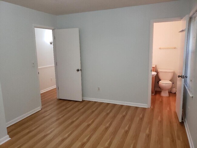 Building Photo - 4509 Dullage Dr