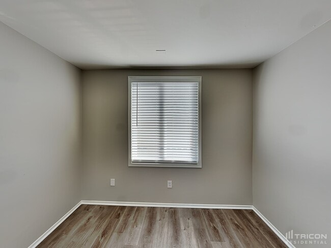 Building Photo - 1353 S Sabino Dr