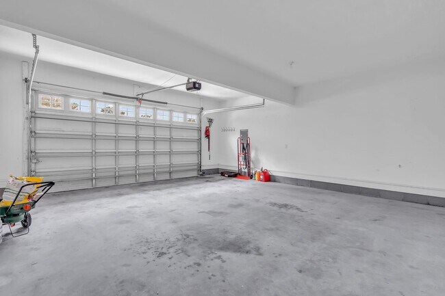 Building Photo - 477 Sand Ridge Rd
