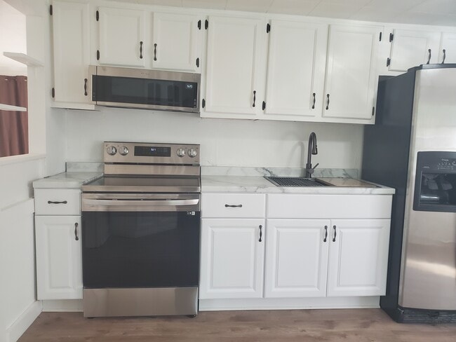 Building Photo - 914 Bayless St