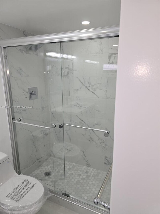 Building Photo - 2 bedroom in Sunny Isles Beach FL 33160