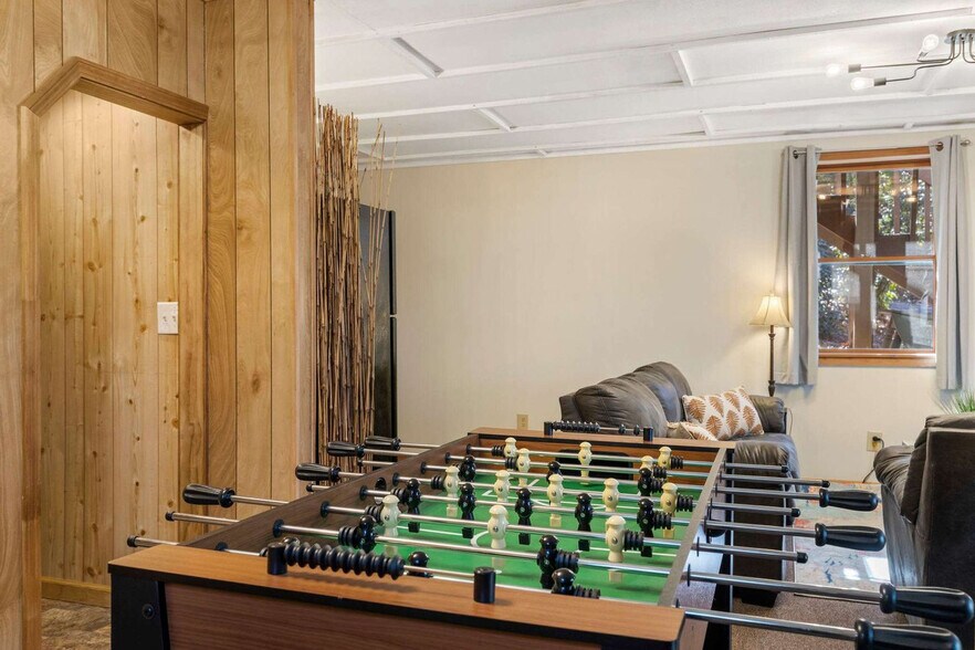 Building Photo - 161 Old Transylvania Turnpike