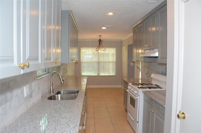 Building Photo - 6502 Briar Terrace Dr