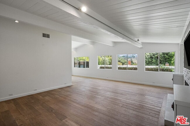 Building Photo - 1300 Bienveneda Ave