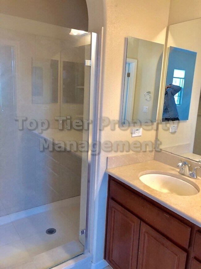 Building Photo - Beautiful 2 Bd/2.5 Ba/1,730 sqft Townhouse...