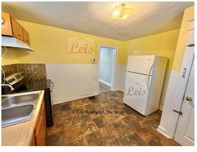 Building Photo - 3341 N Main St