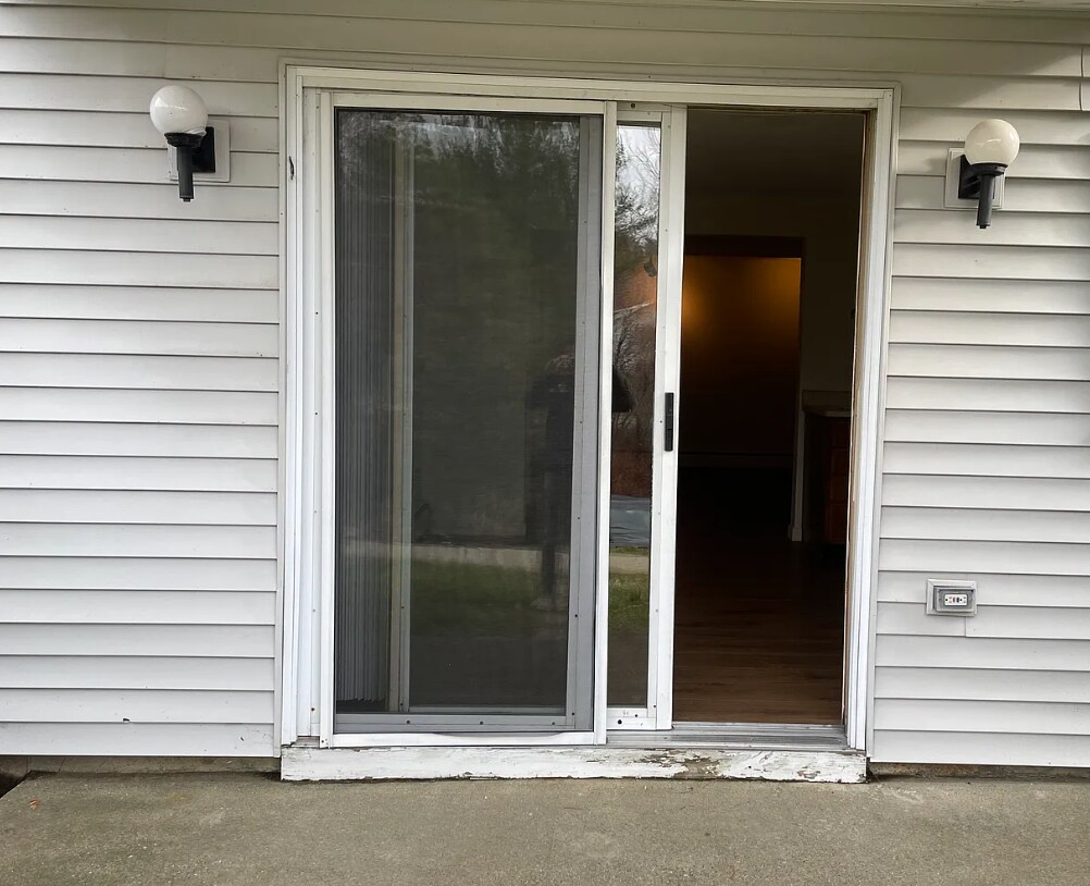 Building Photo - 838 State St