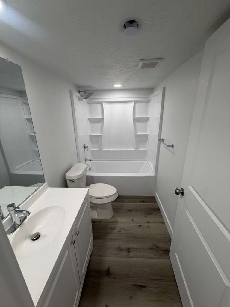 Building Photo - 63 E Ferndell St