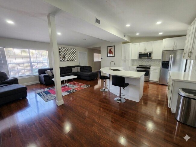 Building Photo - 3440 SW 20th St