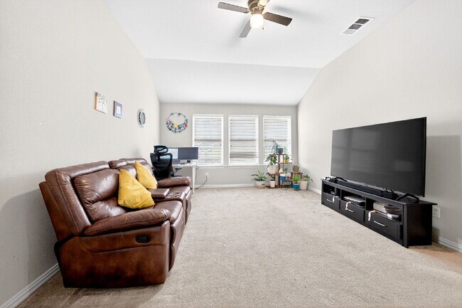 Building Photo - Well-Maintained Home in Irving – Convenient Location & Comfortable Living