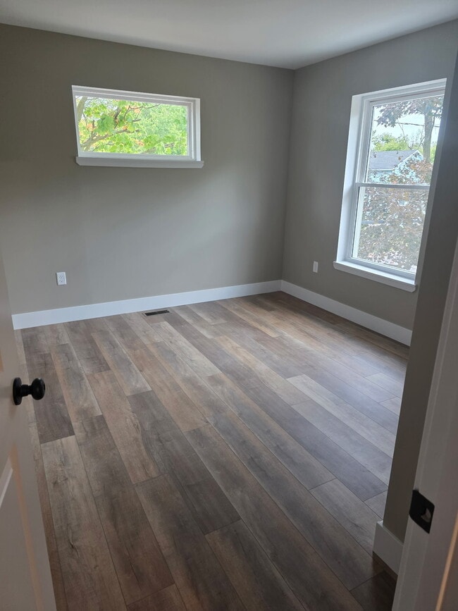 Building Photo - 609 Detroit St