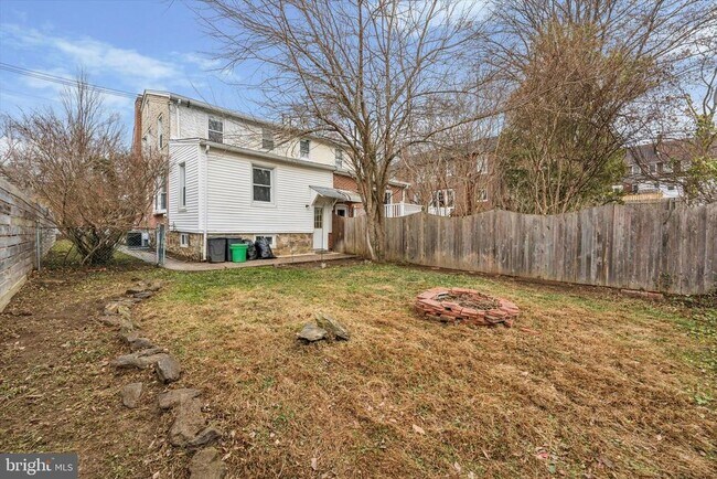 Building Photo - 10 W Jefferson St