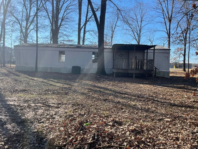 Building Photo - 2 BR 2 Bath 1,040 sq ft singlewide mobile ...