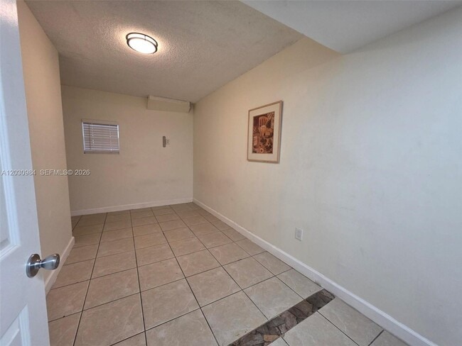 Building Photo - 8550 SW 109th Ave