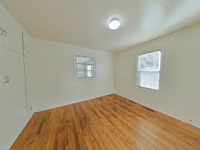 Building Photo - FALL SPECIAL ~ $920 OFF FIRST MONTH RENT