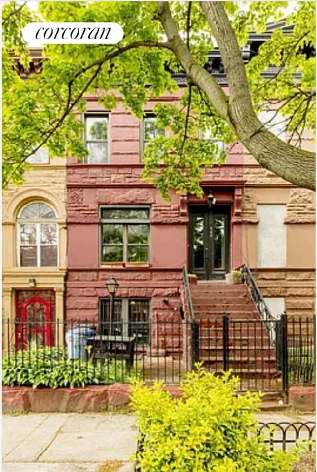 Primary Photo - 449 Hancock St