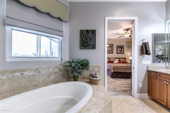 Building Photo - 10300 Tarpon Landings Terrace