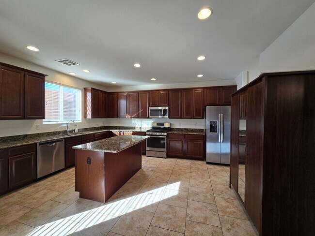 Building Photo - 3 BEDROOM, 2 1/2 BATHROOM, 2 STORY HOME in NW Las Vegas!!!