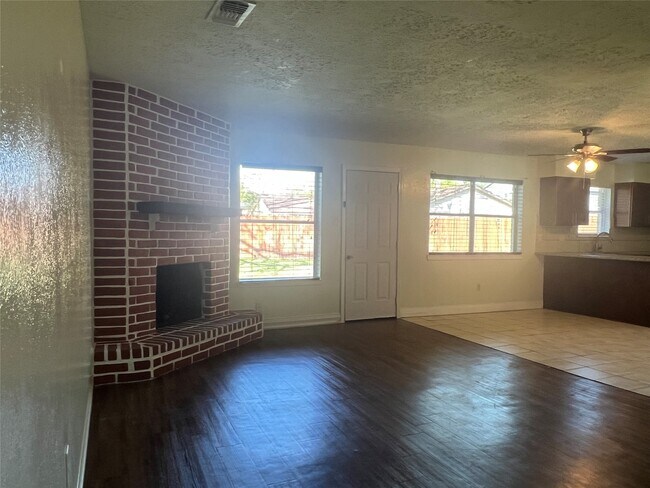Building Photo - 2406 Ridge Hollow Dr