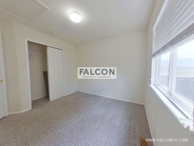 Building Photo - 14207 White Peak Dr