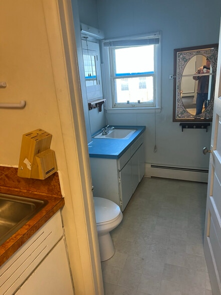 Building Photo - 124 Spruce St