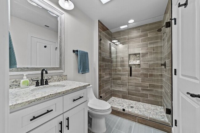 Building Photo - Salisbury Townhome w/ Garage