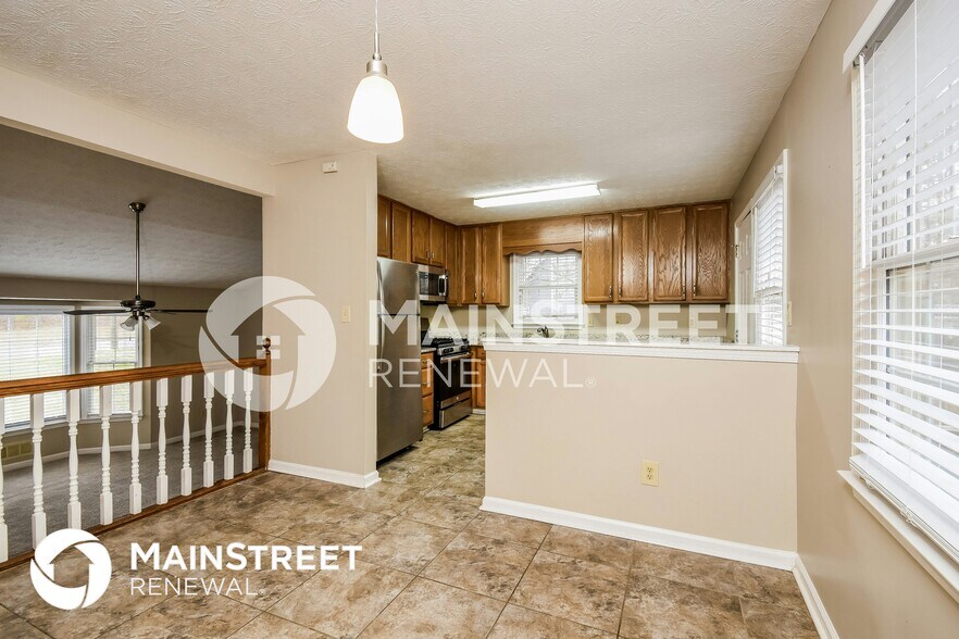 Building Photo - 475 Robin Hood Dr