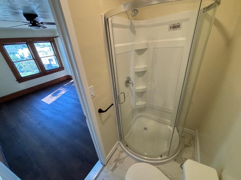 Building Photo - 526 W 49th St