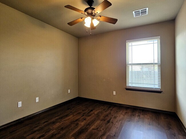 Building Photo - 3401 Ashton Dr