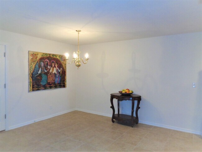 Building Photo - 1636 Pointe W Wy