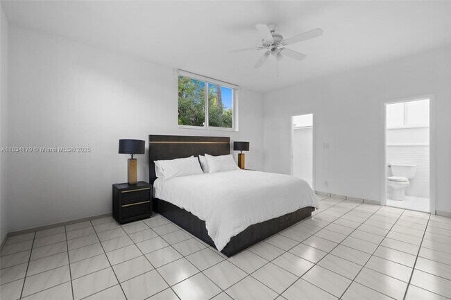 Building Photo - 205 N Hibiscus Dr