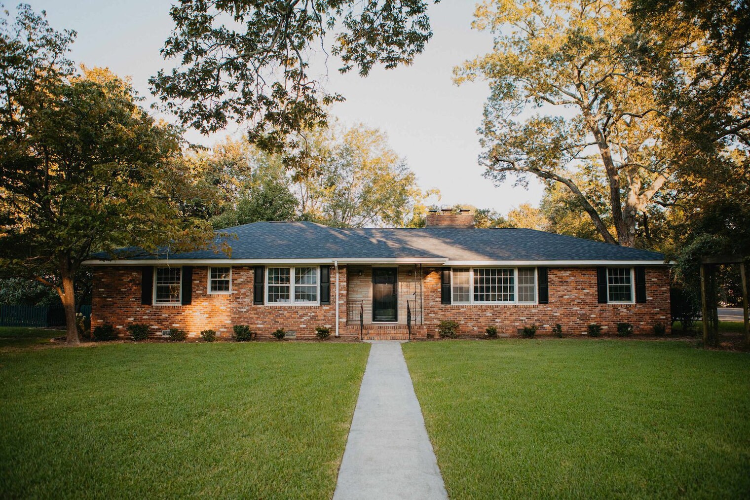 Building Photo - 946 Magnolia St SE