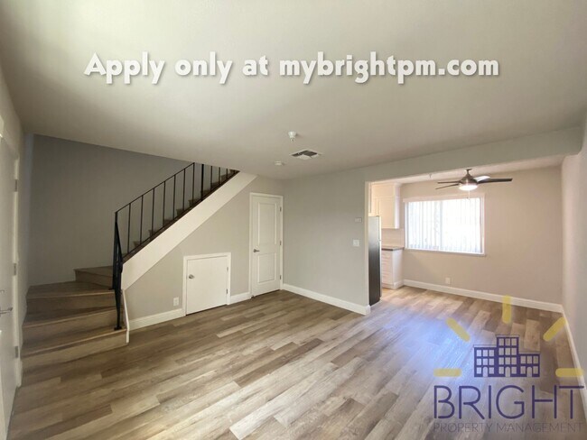 Building Photo - Recently Renovated 2 Bedroom 1 Bath, Two-Level Apartment-Great Midtown location!